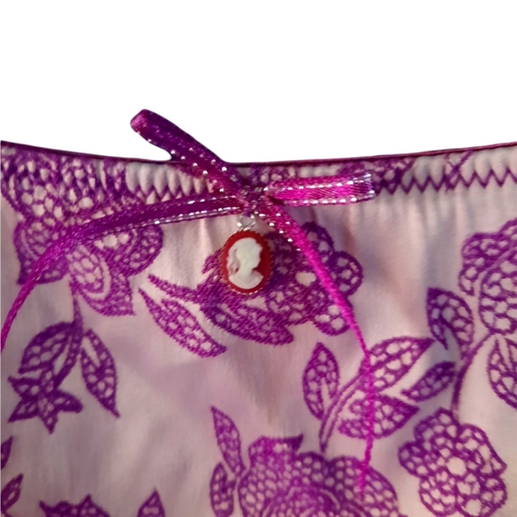 Free w/2 Items! Cameo Pendant Panties - Picture 2 of 4
